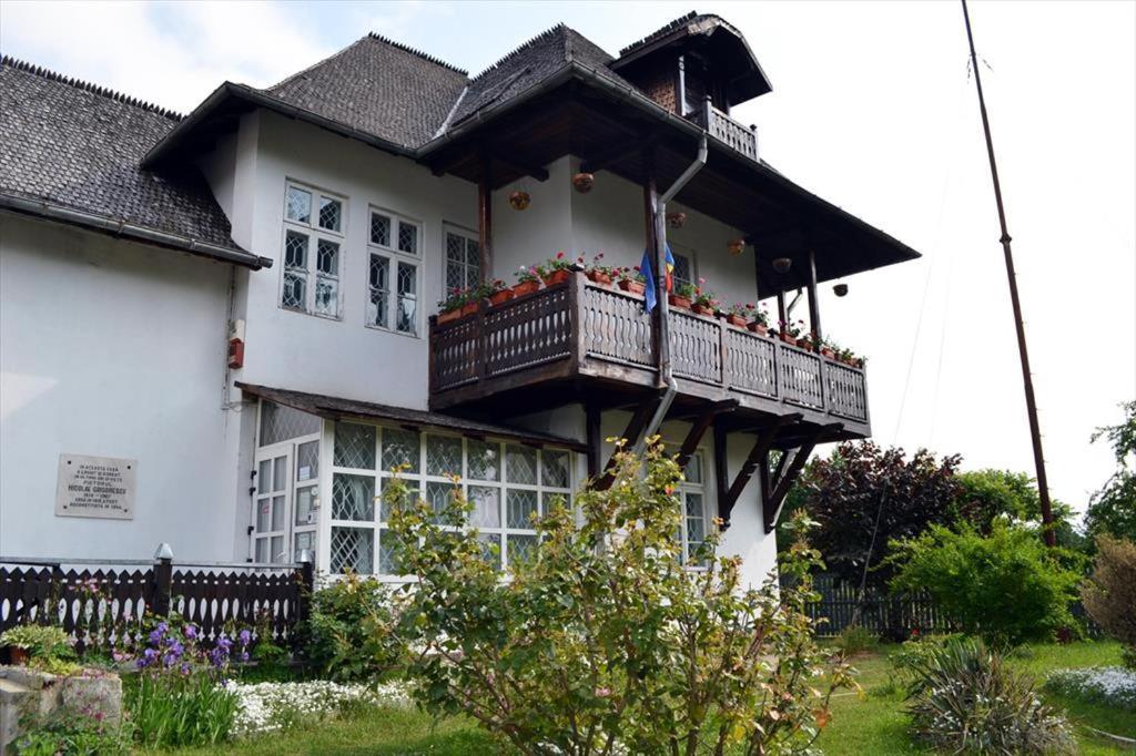Tudor'S Mountain Retreat Cimpina Εξωτερικό φωτογραφία